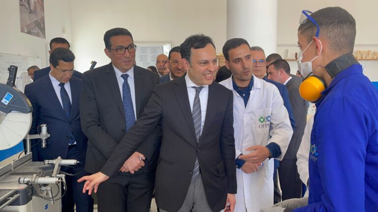 إلغاء شرط السن في التكوين المهني: قرار تاريخي يفتح أبواب الأمل للشباب إلغاء شرط السن في التكوين المهني: قرار تاريخي يفتح الأبواب أمام آلاف الشباب